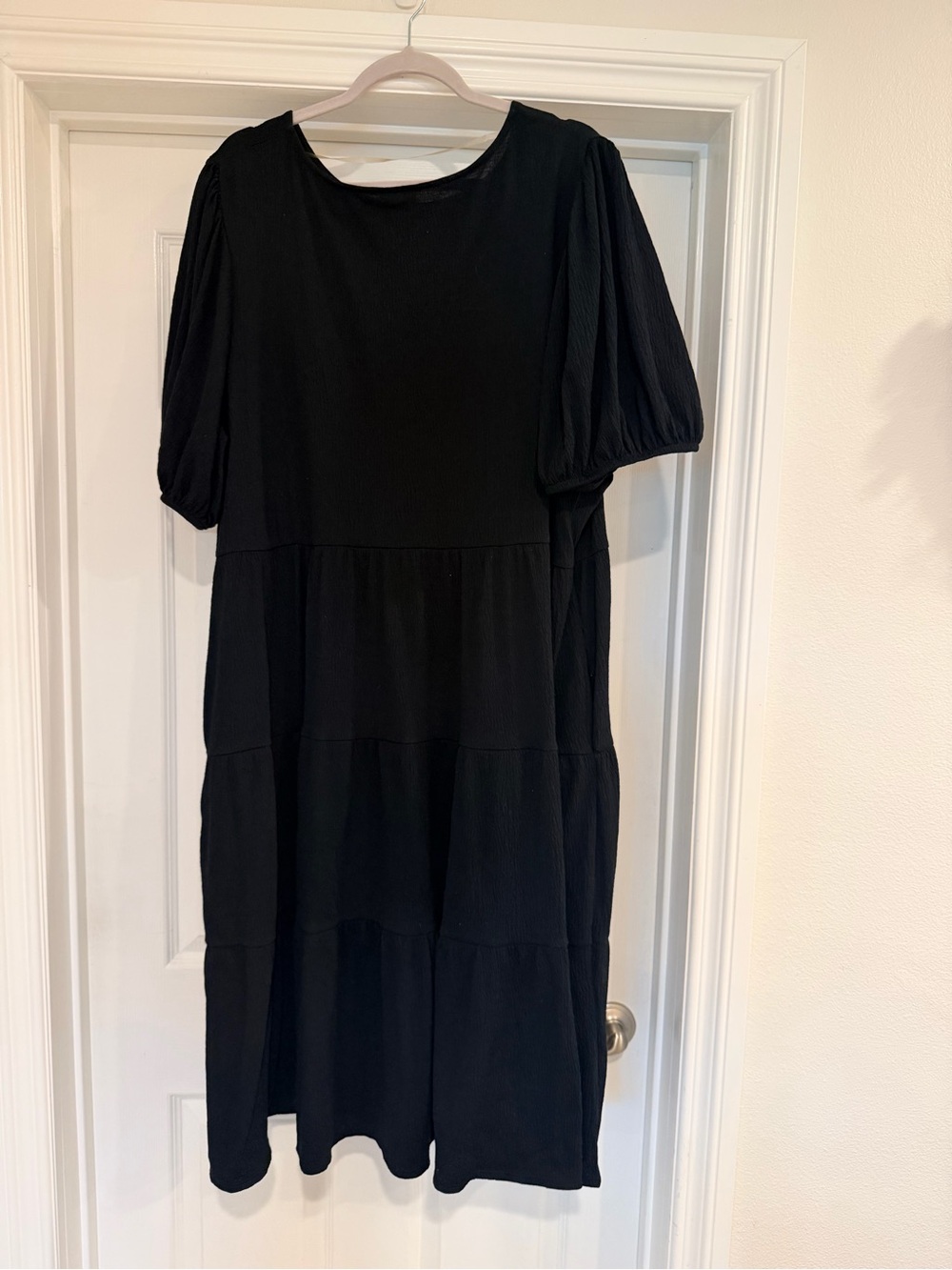 Ava & Viv Black Tiered Midi Dress with Puff Sleeves and Scoop Neck